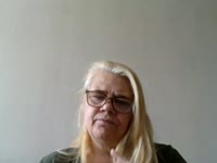 . Zwoel & Open-minded
Altijd nieuwsgierig, nooit veroordelend.
Jij fantaseert – ik laat het gebeuren.
Laat los... en laat mij je verrassen.