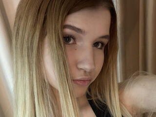 hot cam girl masturbating with dildo AraPosey