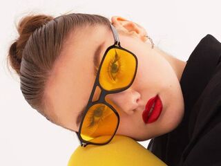 cam girl playing with vibrator MarguriteCroston