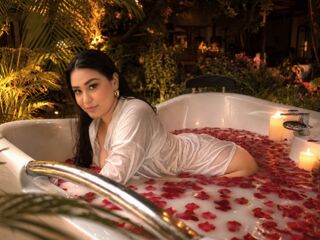cambitch NatalyBloom