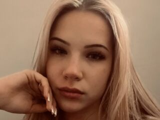 naughty camgirl fingering shaved pussy AletaKunde