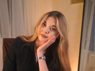 hot cam girl fingering shaved pussy AlonaYouell
