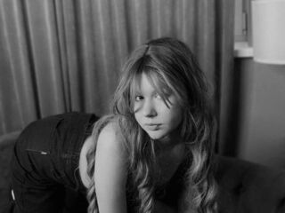 naked cam girl masturbating with sextoy AmmyHoney