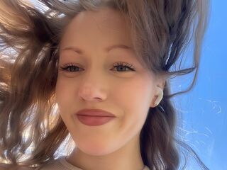 naughty camgirl masturbating with dildo AnnikaRodrigez