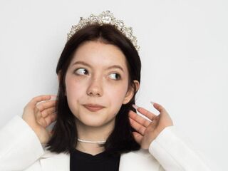 girl shaving pussy ArielleTewell