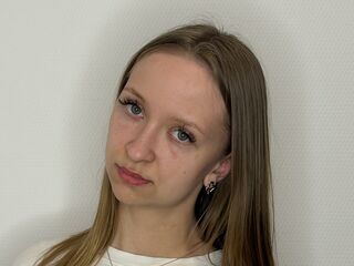 cam girl playing with vibrator AundreaMoczo