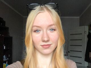 nude webcam girl pic AvelinaSeide