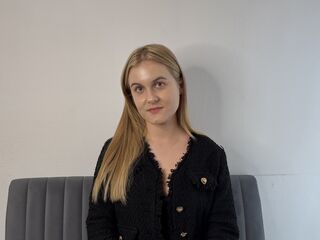 livesex video BellaMonson