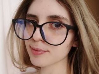 camgirl masturbating with sex toy BlytheDendy