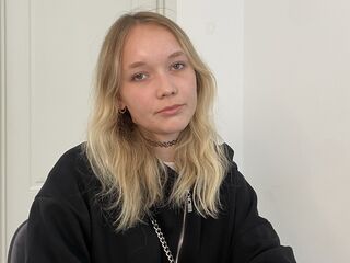 cam girl masturbating with sextoy BonnieRad