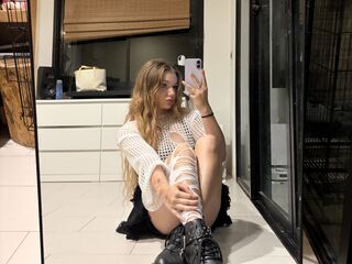 hot cam girl fingering shaved pussy BrandiStover