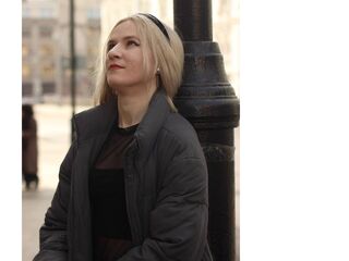 anal cam CarinGoodwin