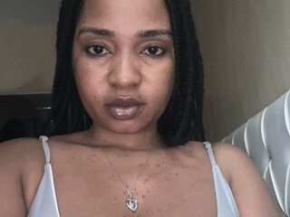 camwhore fingering shaved pussy CarolineJames