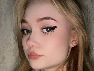 camwhore shaved pussy CecilyBurnard