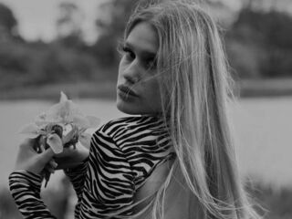 hot naked webcam girl CharisseBuonomo