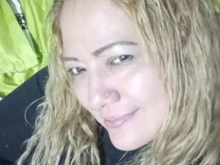masturbating webcamgirl ClauGarden