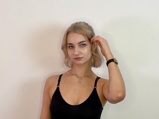 cam girl showing tits CleoHarringtons