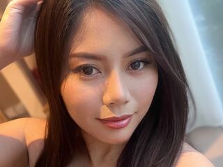 hot cam girl fingering shaved pussy DanielaVynz