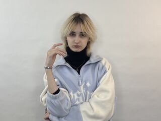 cam girl masturbating with sextoy DorisTorchio