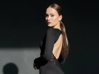 naked webcamgirl photo EmilyGiffin