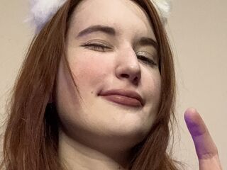 camslut masturbating EvaBorn