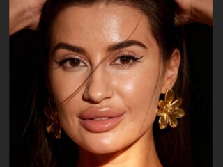 naughty cam girl fingering shaved pussy EvaNever