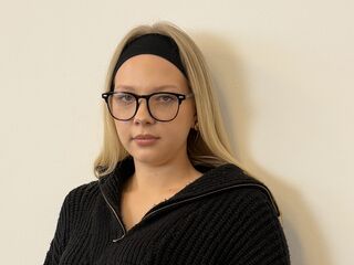 adultcam FrancesVirunes