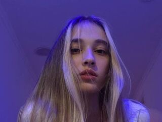 camgirl masturbating with sex toy FreddieSchuckers