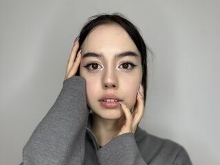 camgirl masturbating with dildo HannahDinizo