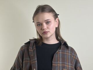 naked girl with webcam masturbating with dildo HeikeGraciano