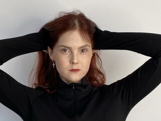 camgirl masturbating with dildo IdaBerenger