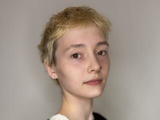 cam girl masturbating with dildo JenelleBarette