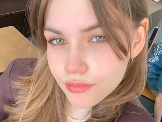 camgirl masturbating with dildo JeniceArmster