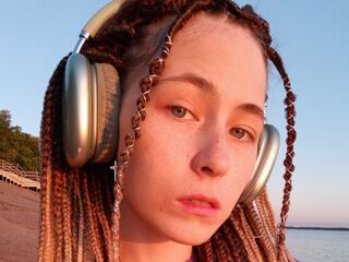 naked webcamgirl JodeeChum
