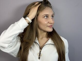 free live chart room LatrinaBrounson