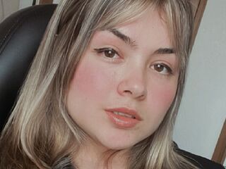 naked camgirl picture LauBee