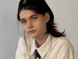 erotic webcam video LeannMolineaux