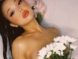 free live chatroom LeonaBellmont