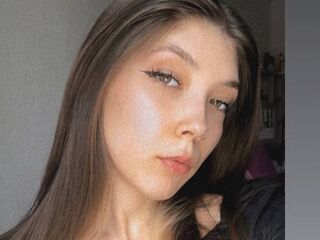 camgirl playing with dildo LienFlanders