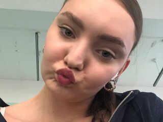 camslut showing tits LourdesFronk