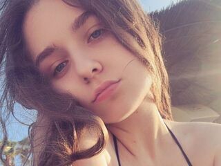 beautiful girl cam LuanaContratto
