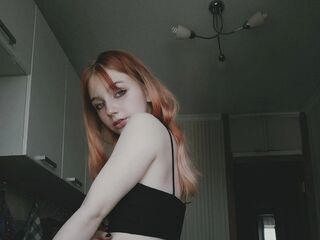 camgirl masturbating with vibrator MaeEastes