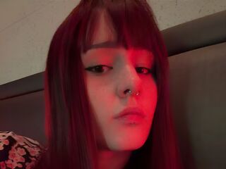 naughty camwhore MaeveLith