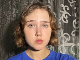girl showing tits MariaSavastru