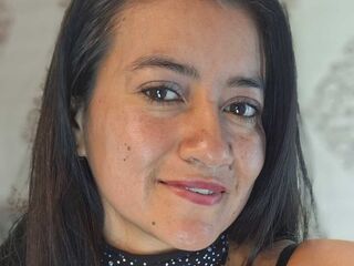 camgirl fingering bald pussy MariaSilvers