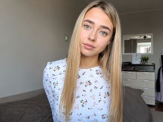naked cam girl masturbating with dildo MarianaBrookman