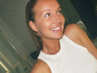 camgirl masturbating with vibrator MayaBe