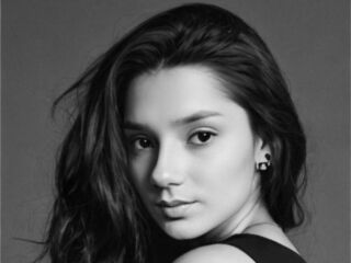 fingering cam slut MaybelleMenjes