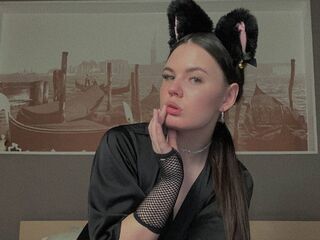 topless webcam girl MiaEvelin