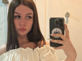 shaved pussy webcam MiaRioti